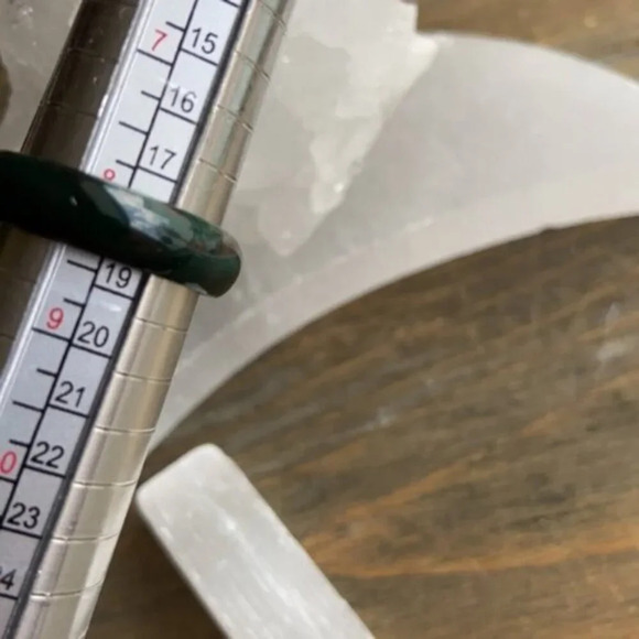 Fall vibes dark green agate carved happy ring - Picture 3 of 3